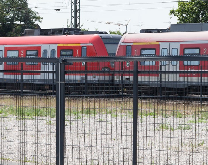 Deutsche Zauntechnik Zackenleiste zum Anschrauben als Übersteigschutz - silber - 200 cm