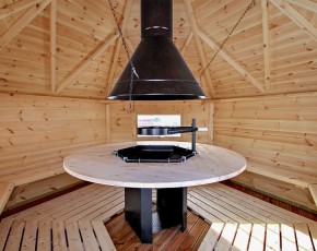 Finnhaus Wolff Grillkota Kalle 3833 45 + Grillanlage + runder Tisch + Dachschindeln schwarz - 45mm Elementhaus - Zeltdach - naturbelassen